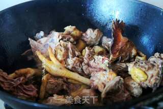 小雞燉粉條的做法步驟：2