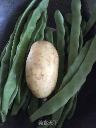 排骨燜東北扁豆的做法步驟：1