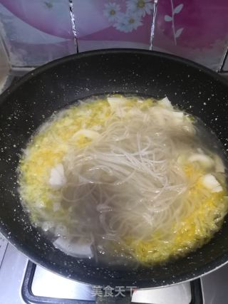 酸菜白肉燉粉條——簡易版的做法步驟：4