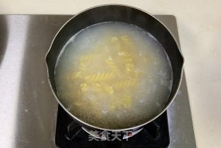 菠蘿蘆筍意面的做法步驟：3