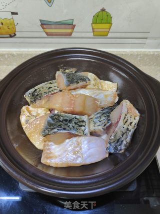 砂鍋焗魚腩的做法步驟：7