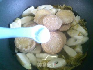 咸菜鞭筍煮圓素雞的做法步驟：9