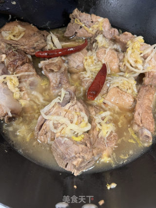 酸菜燉排骨的做法步驟：9