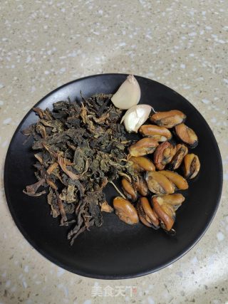 菜干咸骨粥的做法步驟：3