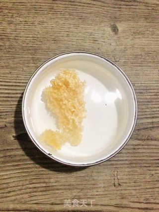 紫薯百合銀耳湯的做法步驟：2