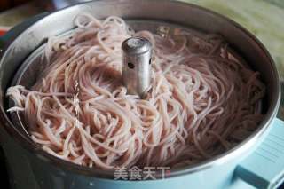 香菇牛肉醬米線的做法步驟：5