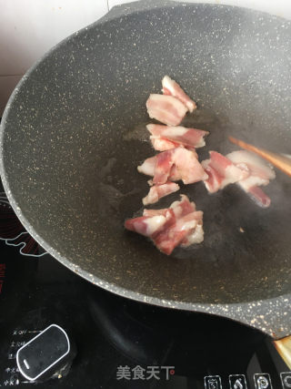 五花肉燉油豆的做法步驟：4