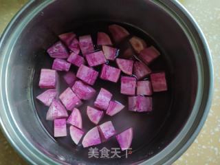 黑燕麥紫薯粥的做法步驟：2