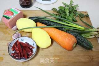 贛榆煎餅卷三絲的做法步驟：1