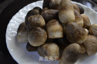耗油燴鮮蓮草菇的做法步驟：6