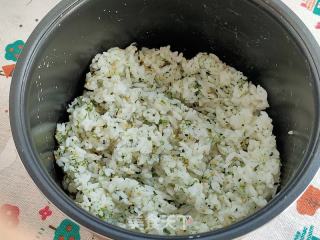 海苔肉松飯團的做法步驟：5