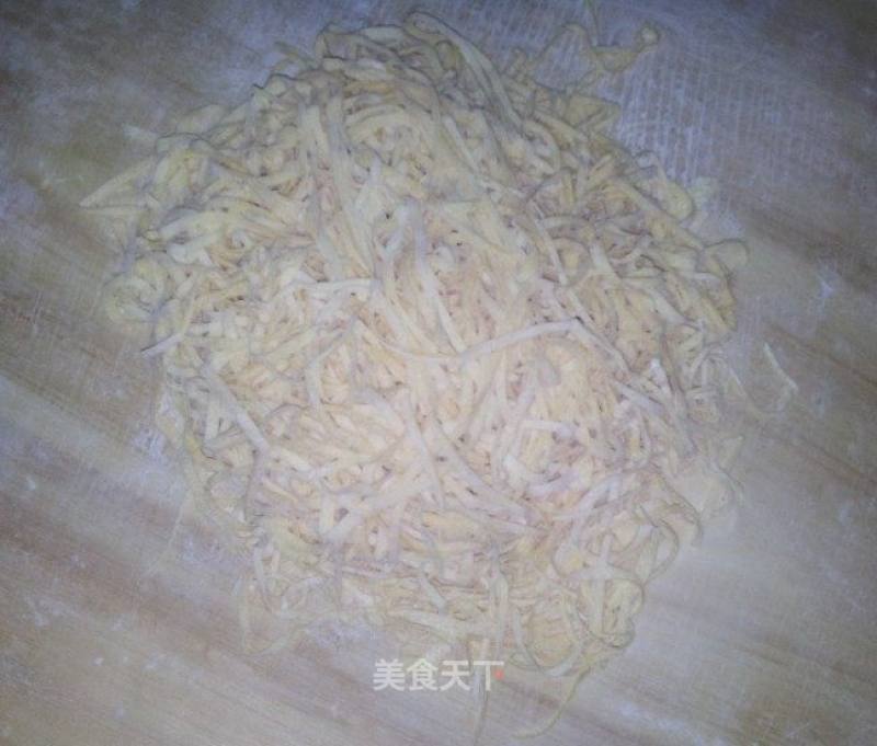 雞蛋手搟面條的做法