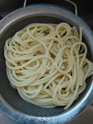 香菇肉醬拌意面的做法步驟：3
