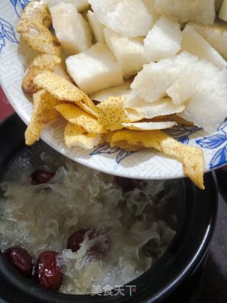 止咳良方枇杷雪梨銀耳羹的做法步驟：4