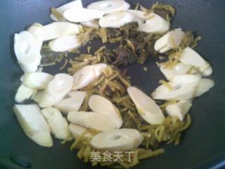 咸菜鞭筍煮圓素雞的做法步驟：7