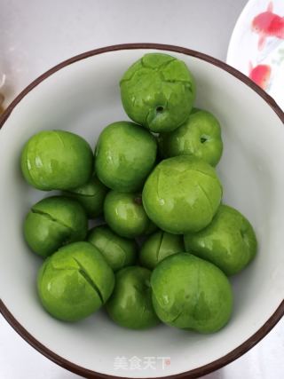 紅糖李子的做法步驟：3