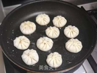 鮮肉生煎包的做法步驟：17