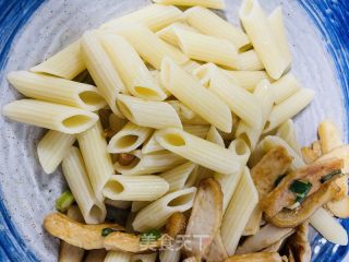 雞蛋香腸炒意面的做法步驟：1