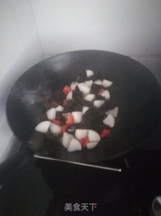 木耳炒皮芽子的做法步驟：6