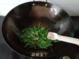 熗炒韭菜苔的做法步驟：6