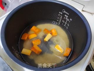 海參南瓜小米粥的做法步驟：3