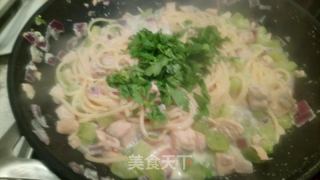 黃瓜三文魚意面的做法步驟：8