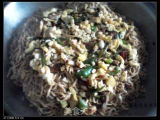 干豆角土豆燜面的做法步驟：8