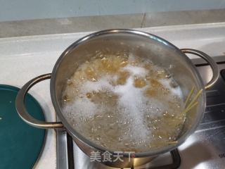 意大利培根蘑菇面-奶香濃郁的做法步驟：4