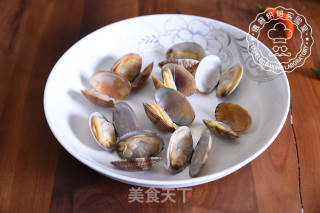 花蛤蒸蛋羹的做法步驟：3