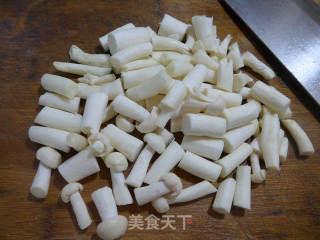 雪菜炒海鮮菇的做法步驟：2