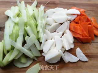 胡蘿卜山藥炒佛手瓜的做法步驟：2