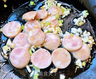 #酸辣美食#辣白菜香腸炒年糕的做法步驟：7