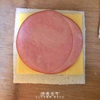 火腿西多士的做法步驟：3
