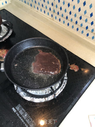 黑椒牛排意面的做法步驟：2