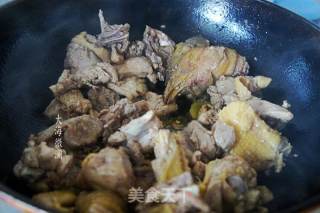 小雞燉蘑菇的做法步驟：6