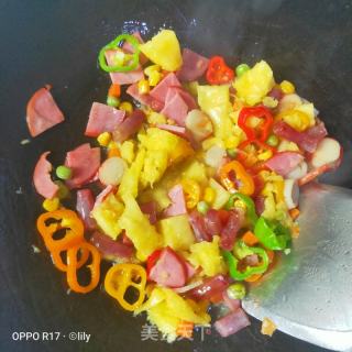 菠蘿炒飯的做法步驟：7