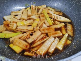油燜春筍的做法步驟：4