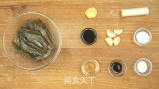 油燜大蝦的做法步驟：1