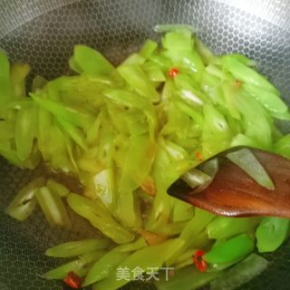 素炒萵筍的做法步驟：4