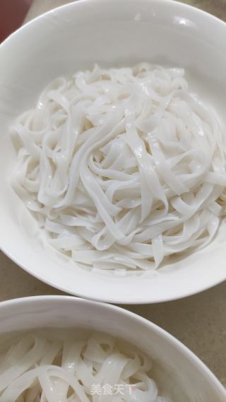 冬陰功湯河粉的做法步驟：5