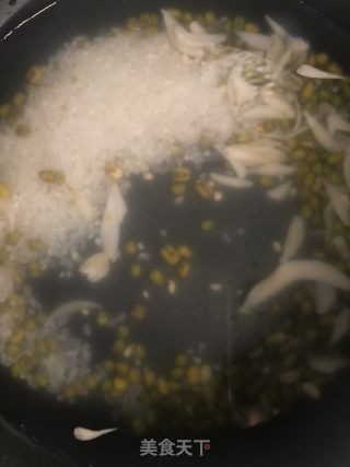綠豆大米粥的做法步驟：3