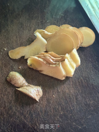 排骨燜鮑魚的做法步驟：2
