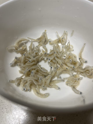 銀魚炒雞蛋的做法步驟：2