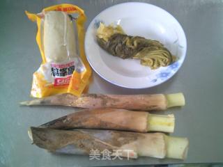 咸菜鞭筍煮圓素雞的做法步驟：1