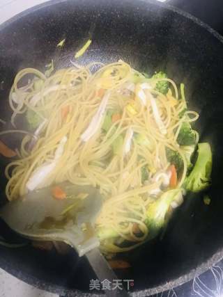 魷魚炒意面的做法步驟：6