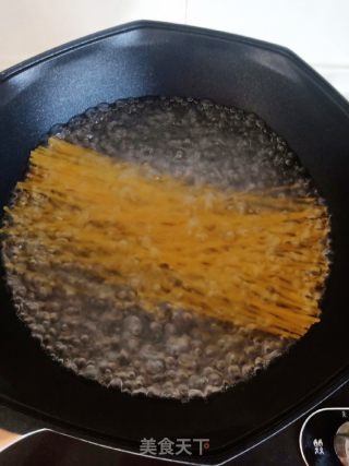 黑椒牛柳意粉的做法步驟：3