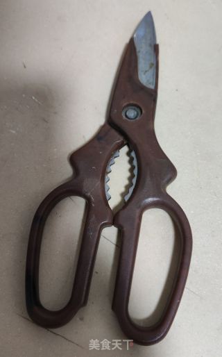 快速剝玉米粒的做法步驟：2