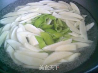 青椒茭白炒圓素雞的做法步驟：6