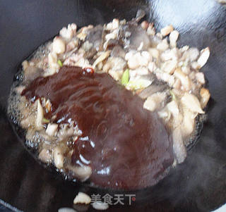 蘑菇肉丁炸醬面的做法步驟：6