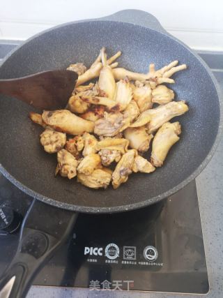 小雞燉蘑菇的做法步驟：7